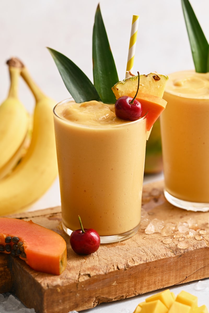 Craft the Perfect Tropical Smoothie: Mango, Pineapple & Coconut Blends